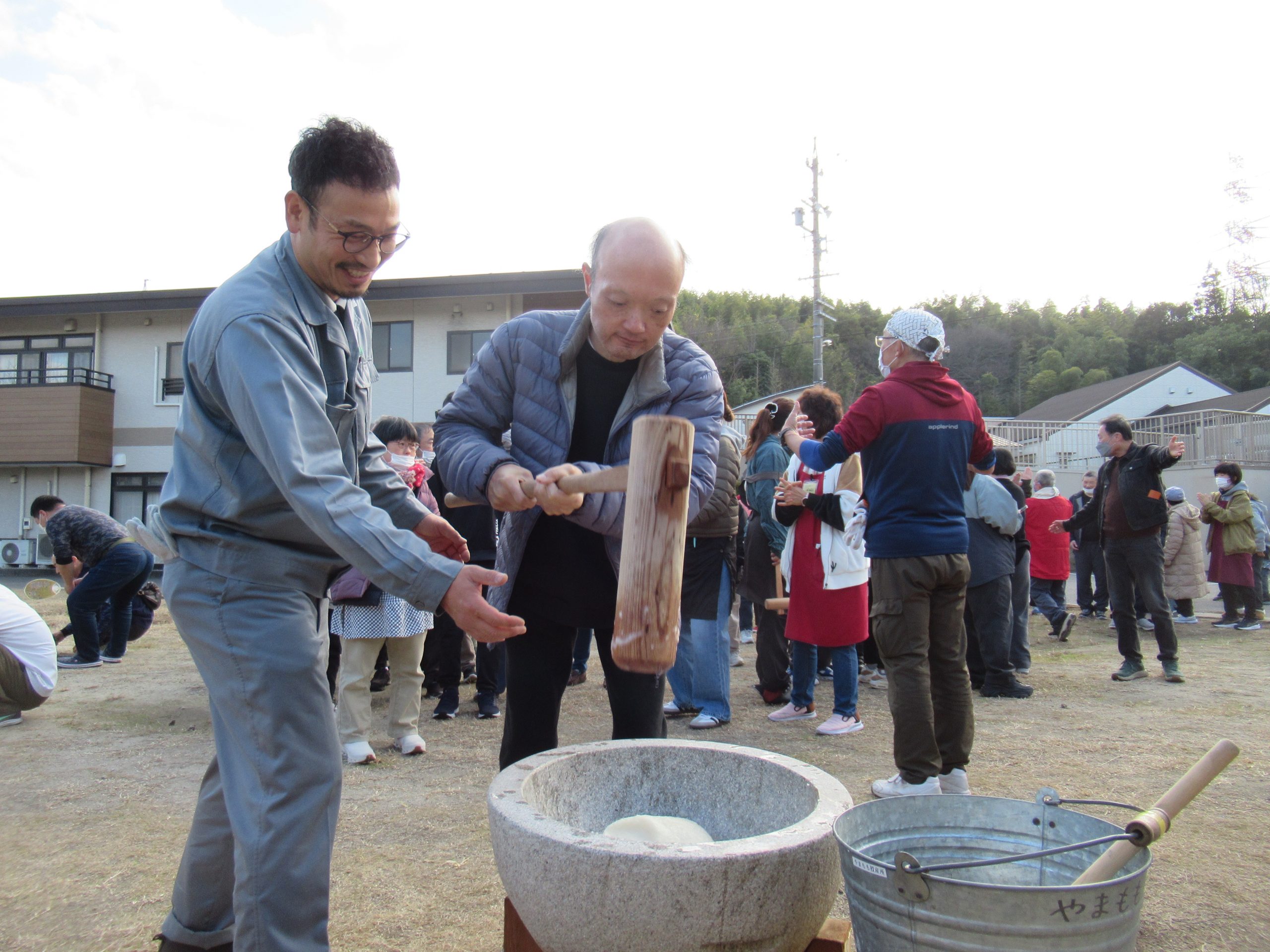 毎年恒例の…もちつき大会！